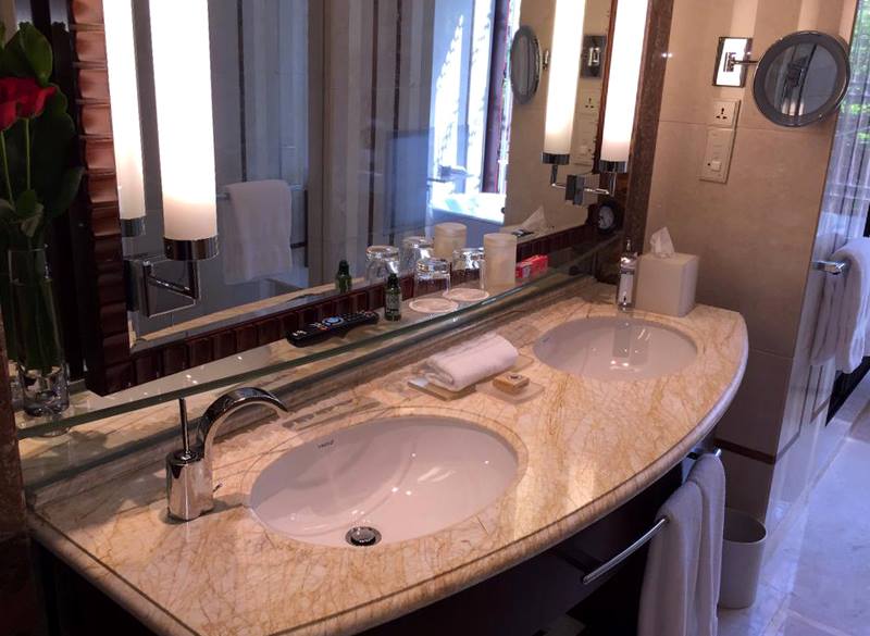 ../Images/YEH,HSIN-YI Four Seasons Hotel Hangzhou At West Lake (1).jpg